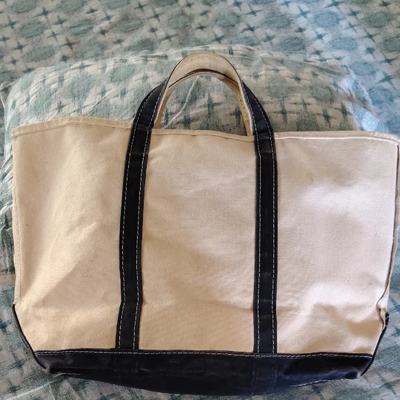Vintage L.L. Bean Tan and Navy Blue Travel Bag with Minimalist Design - Picture 3 of 13